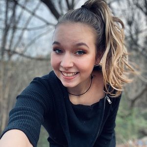 Meet your Posher, Latosha